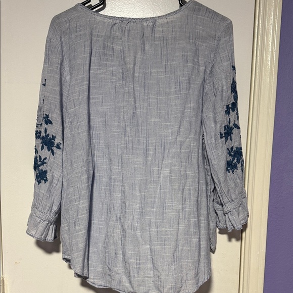 Liz Claiborne Light Blue Blouse with Navy Floral Accents - Picture 3 of 3